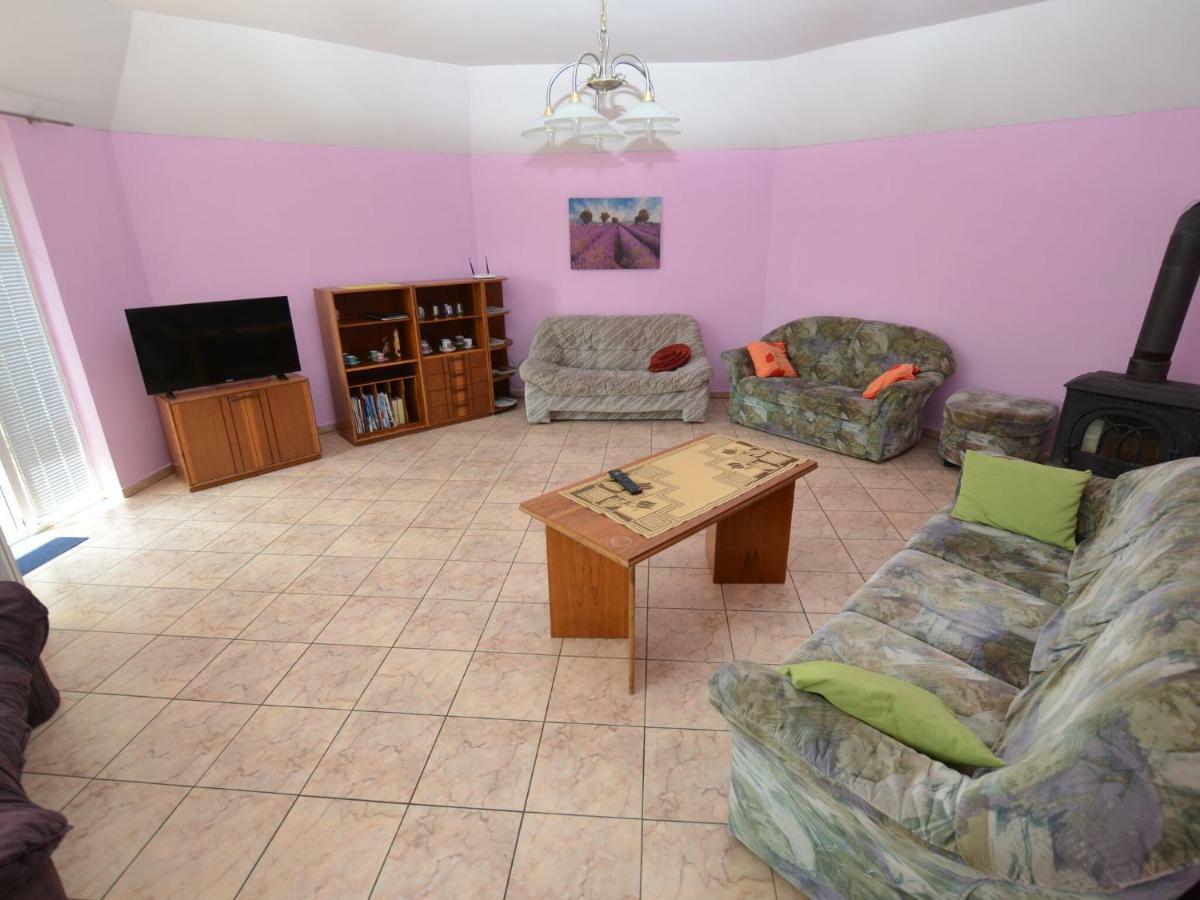 Villa Comfortable Detached House With Large Garden Klokoci Exterior foto